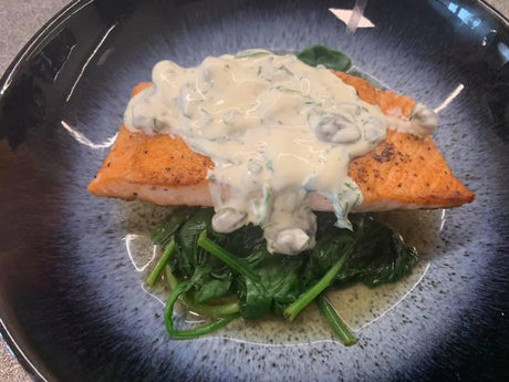 SALMON & SPINACH WITH TARTARE CREAM